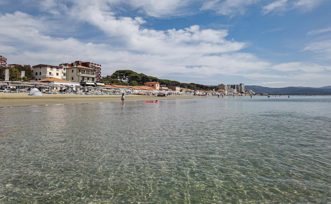 Ultima Spiaggia'in fotoğrafı parlak kum yüzey ile