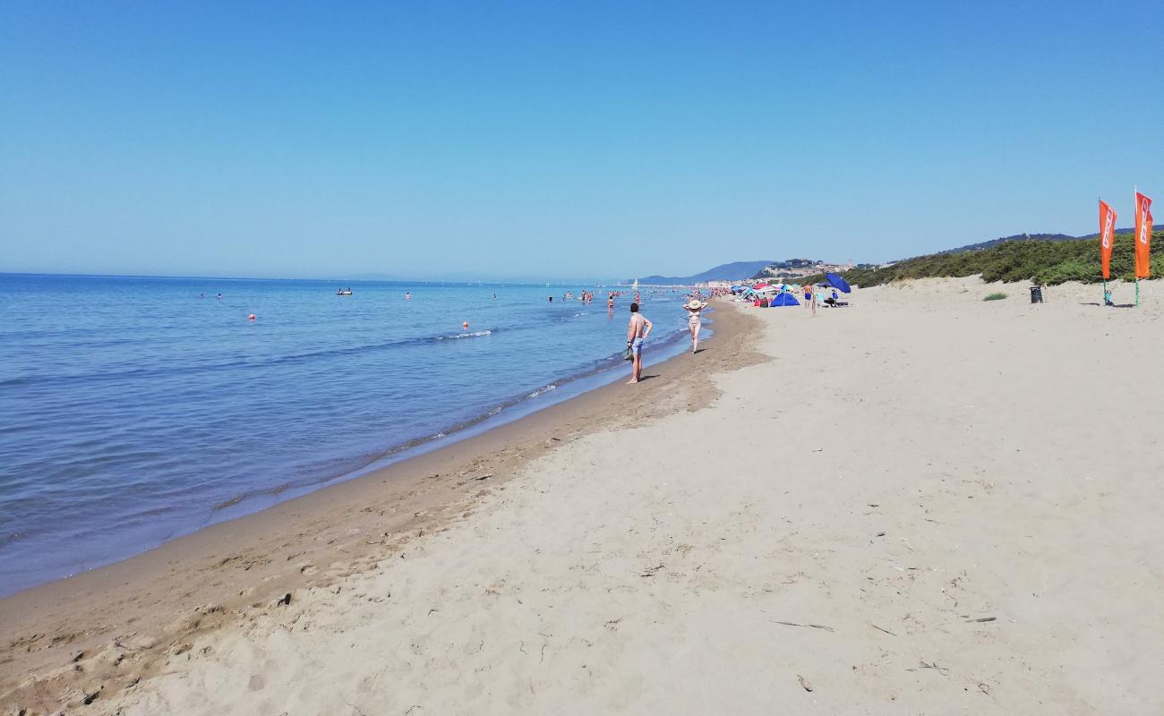 Spiaggia Delle Marze'in fotoğrafı parlak kum yüzey ile