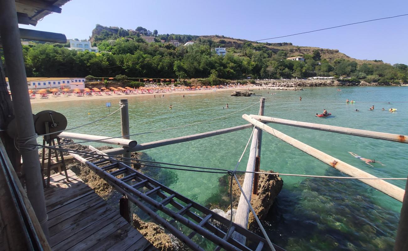 Spiaggia di Cavalluccio'in fotoğrafı açık bej kum yüzey ile