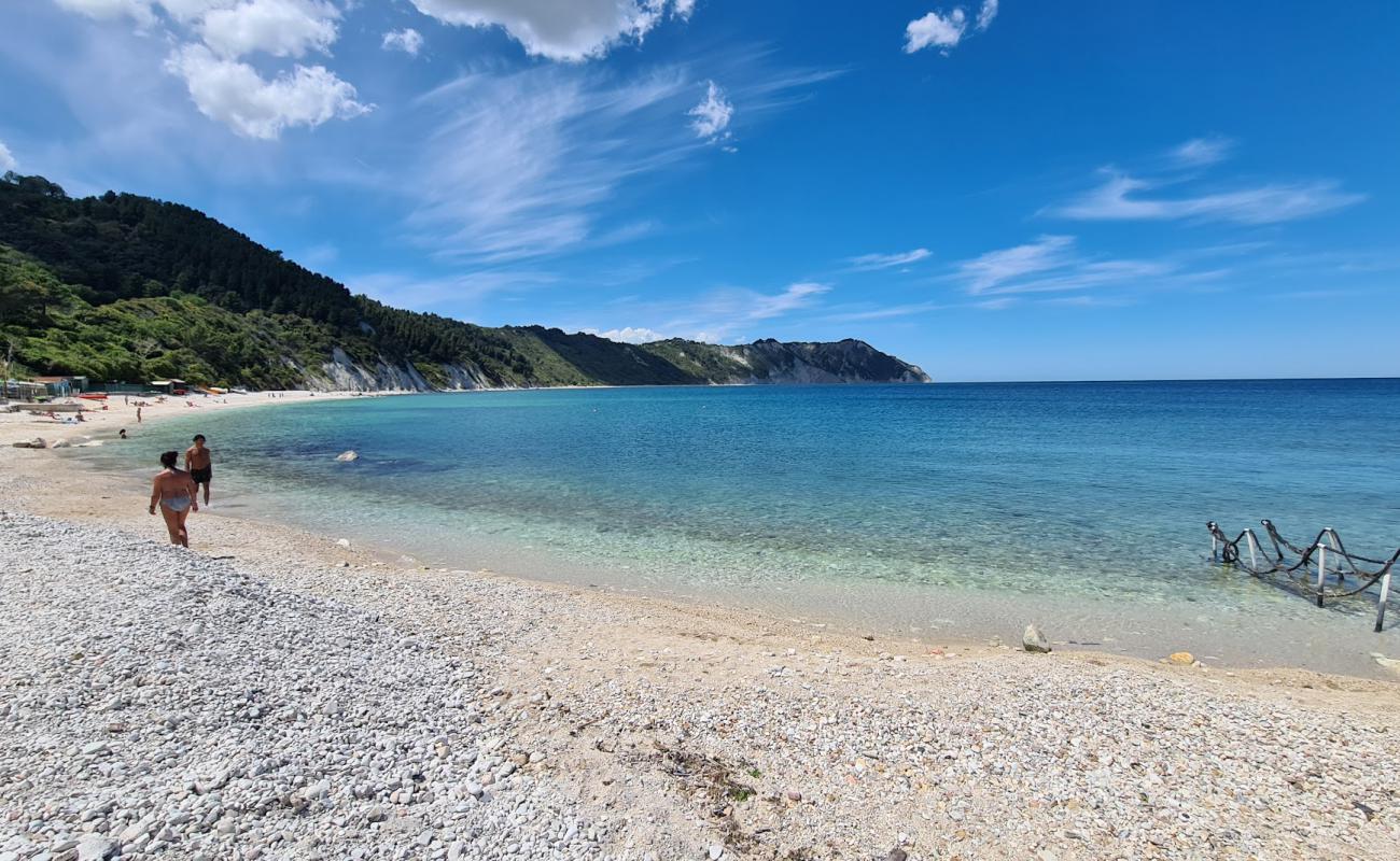 Portonovo Beach'in fotoğrafı bej çakıl yüzey ile