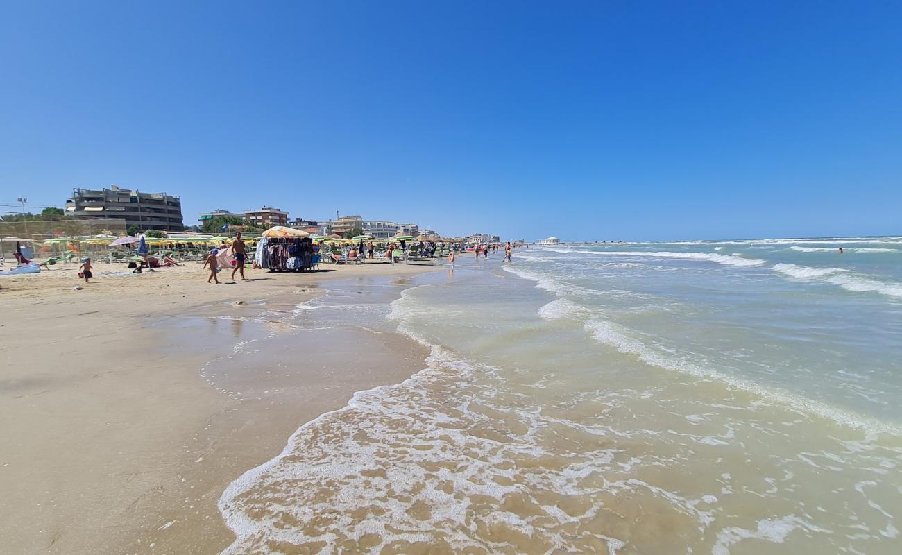 Spiaggia Senigallia'in fotoğrafı i̇nce bej kum yüzey ile