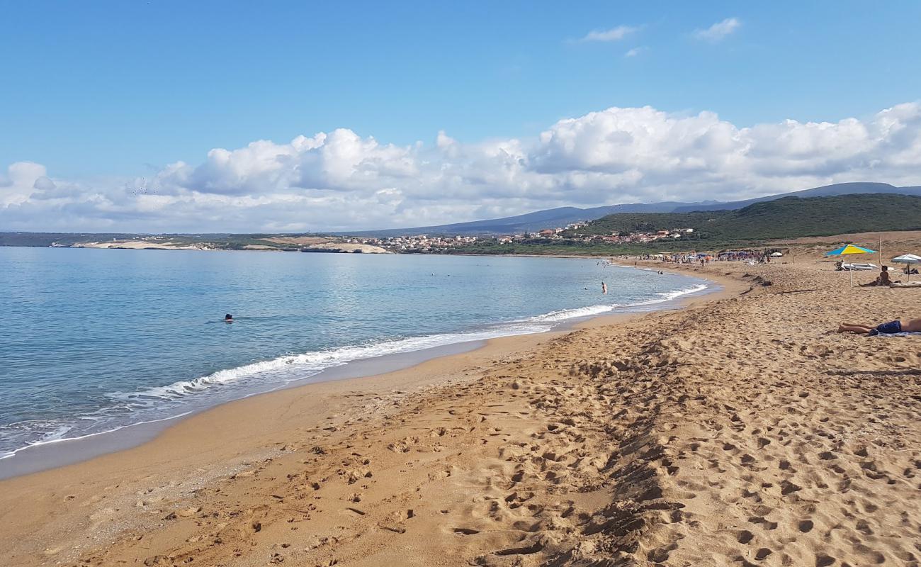 Spiaggia di Is Asrenas'in fotoğrafı parlak kum yüzey ile