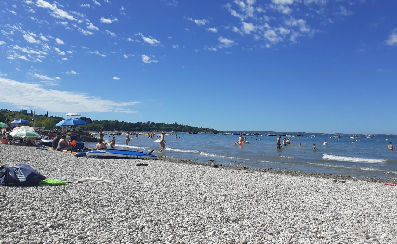 Lazise Plajı'in fotoğrafı bej kum ve çakıl yüzey ile