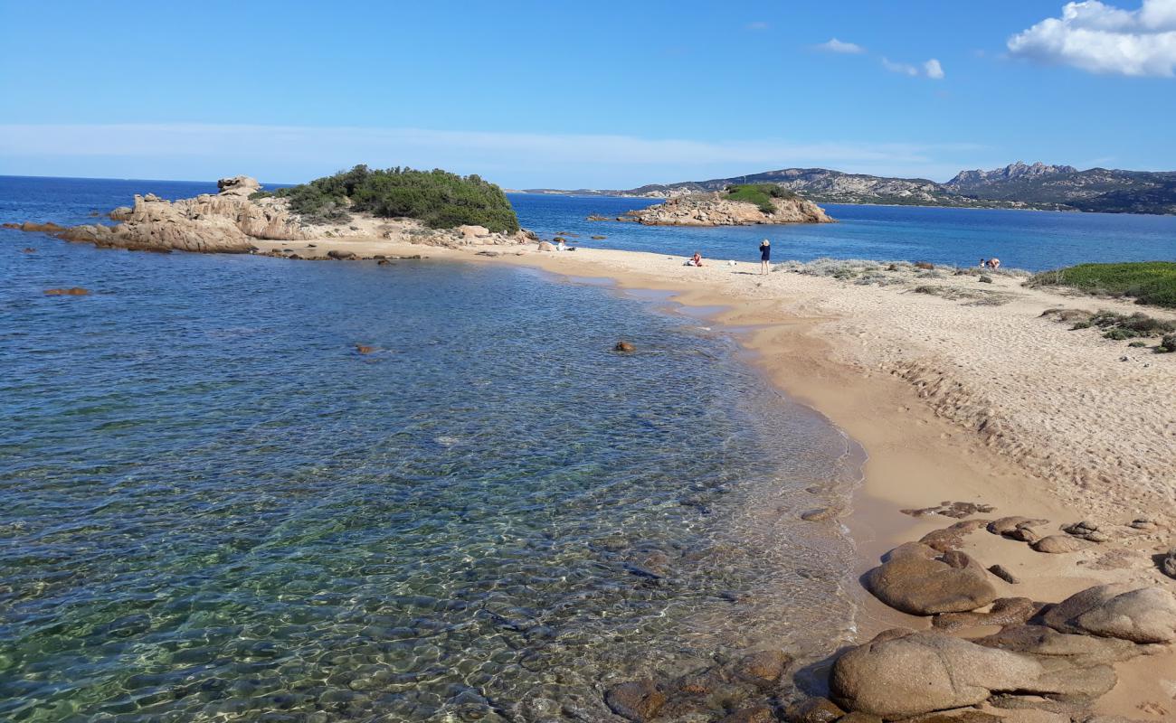 Spiaggia Barca Bruciata'in fotoğrafı parlak kum yüzey ile