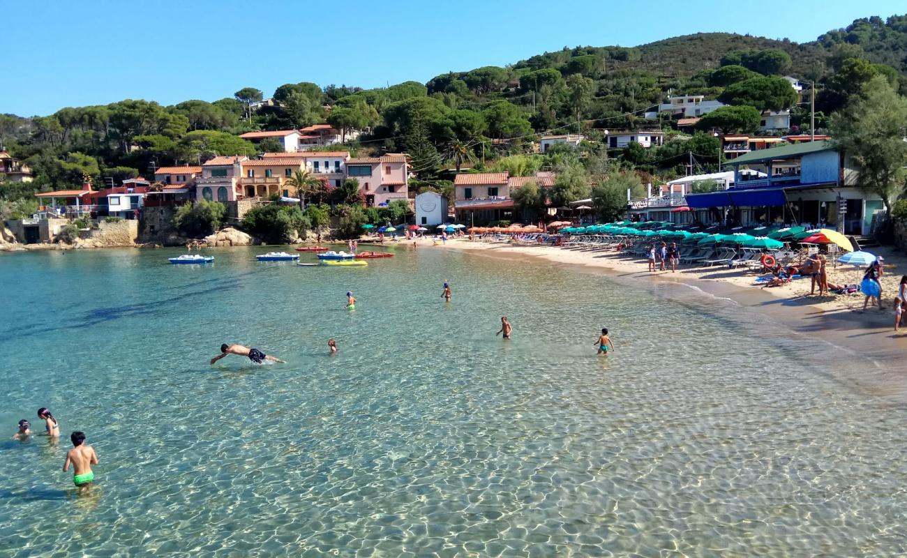 Scaglieri Plajı'in fotoğrafı parlak ince kum yüzey ile