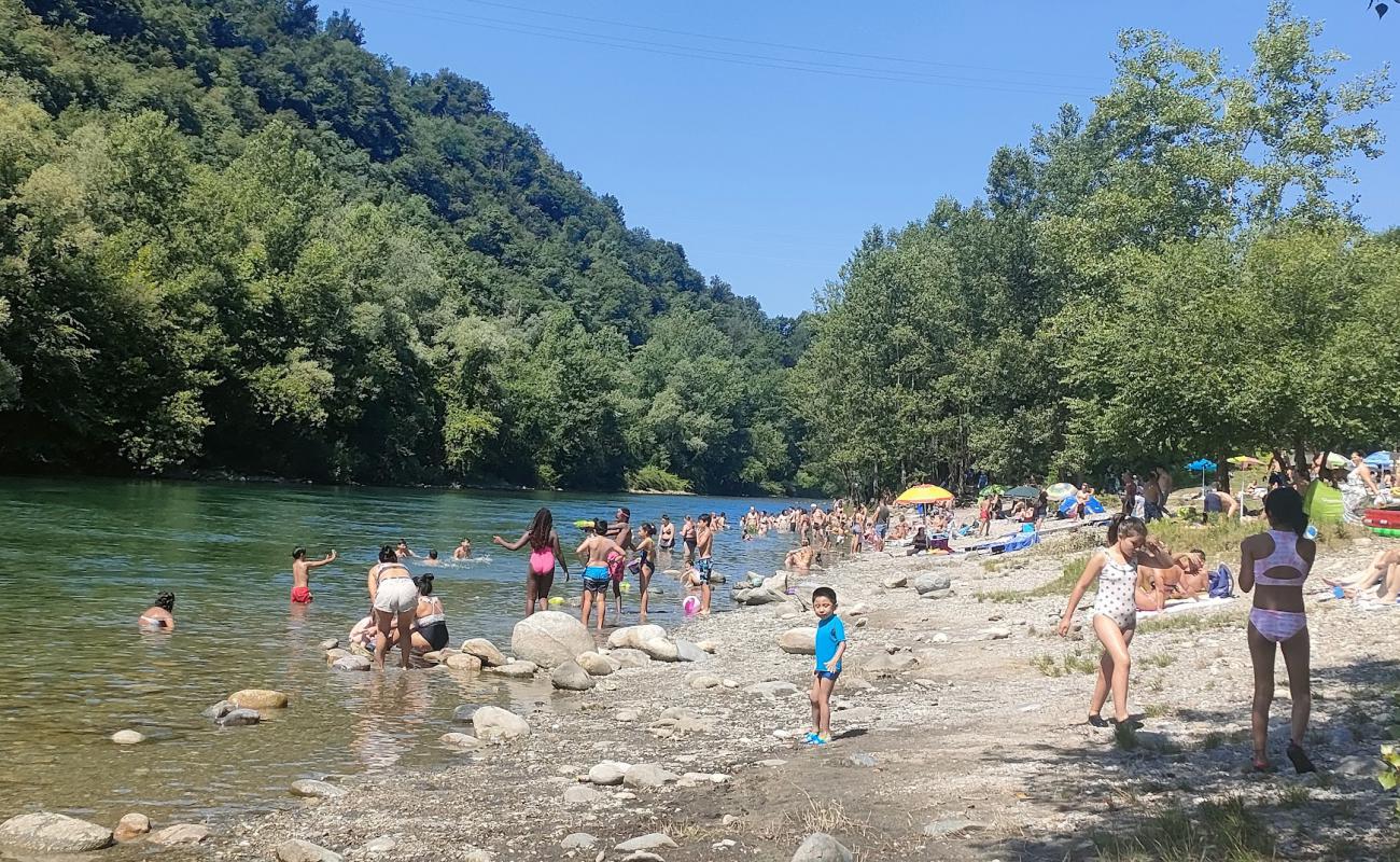 Medolago Plajı'in fotoğrafı gri çakıl taşı yüzey ile