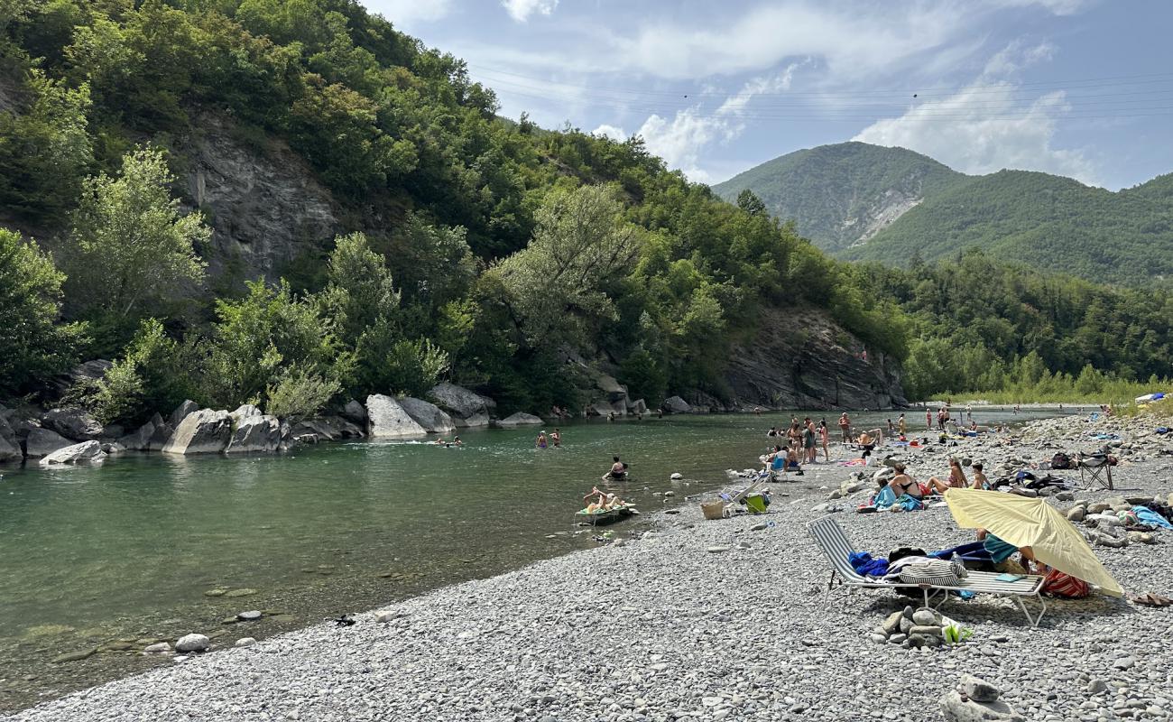 Bobbio Plajı'in fotoğrafı taşlı kum yüzey ile