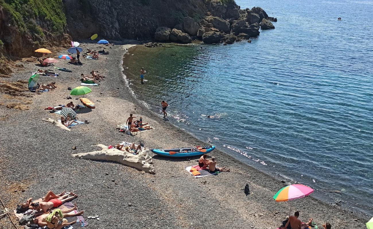 Spiaggia Canata'in fotoğrafı gri ince çakıl taş yüzey ile