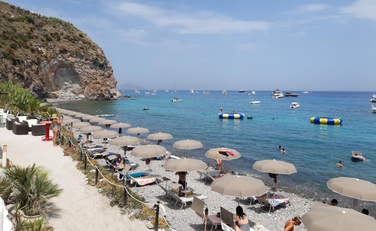 White Beach 'in fotoğrafı taşlı kum yüzey ile