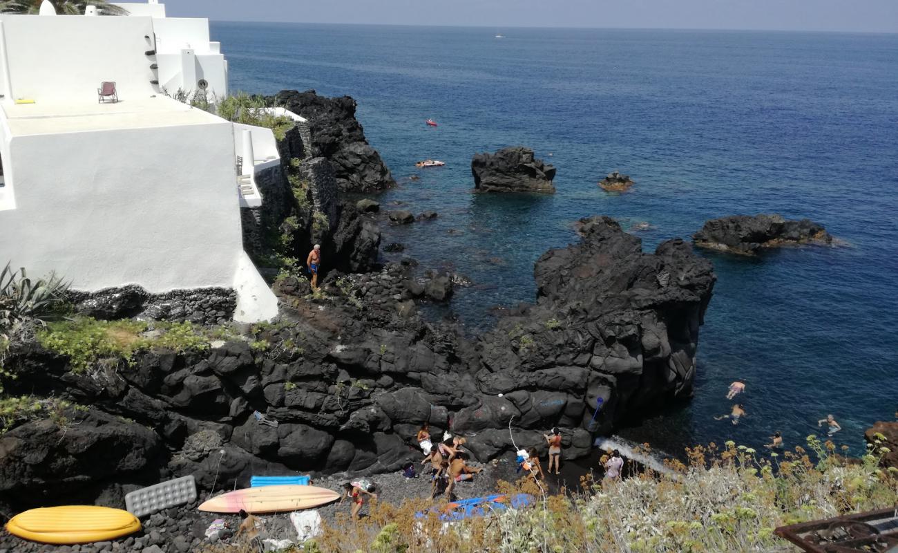 Scalo dei Balordi Beach'in fotoğrafı kayalık arazi yüzey ile