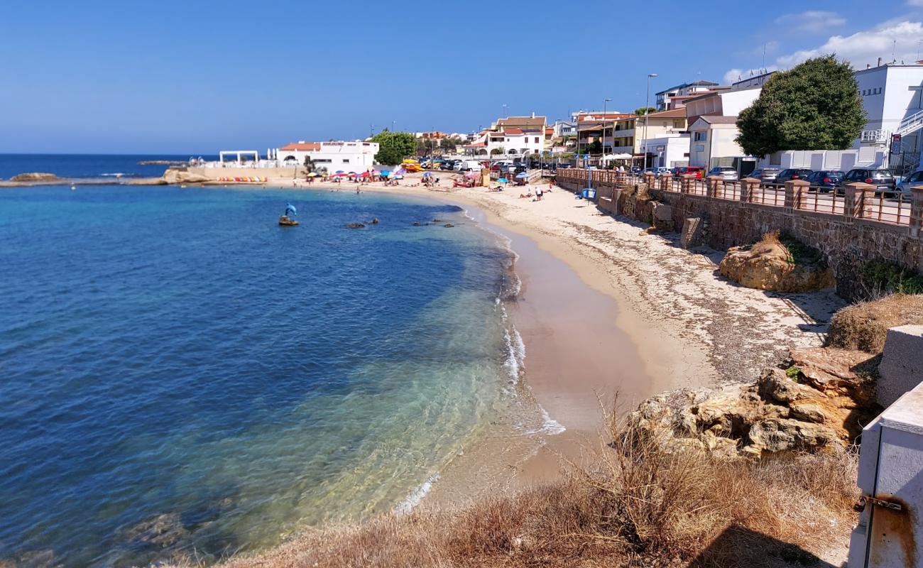 Scoglio Lungo Beach'in fotoğrafı açık bej kum yüzey ile