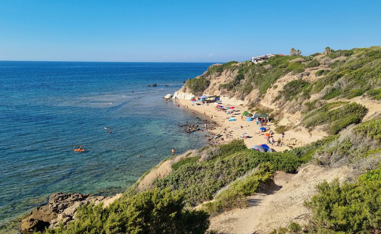 Punta Perruledda North Beach'in fotoğrafı açık bej kum yüzey ile