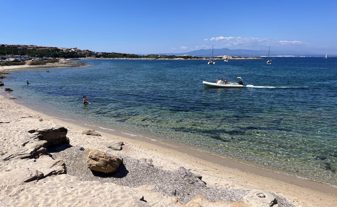 Spiaggia Rena di Levante'in fotoğrafı parlak kum yüzey ile