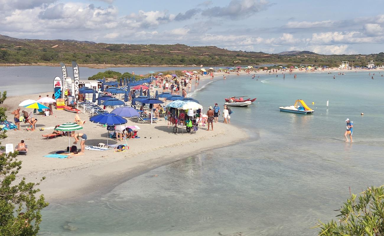 Spiaggia Lu Postu'in fotoğrafı parlak kum yüzey ile