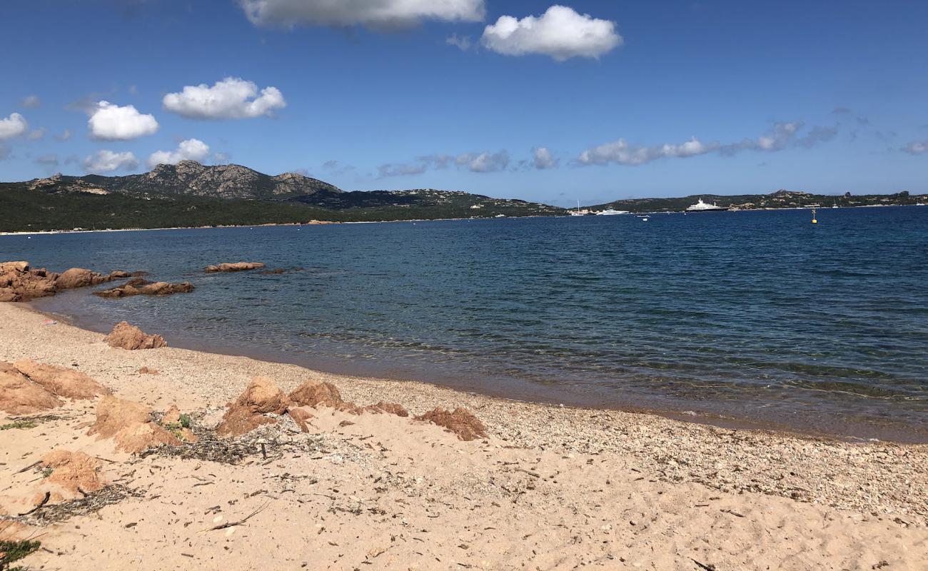 Ricci Beach'in fotoğrafı bej kum ve kayalar yüzey ile