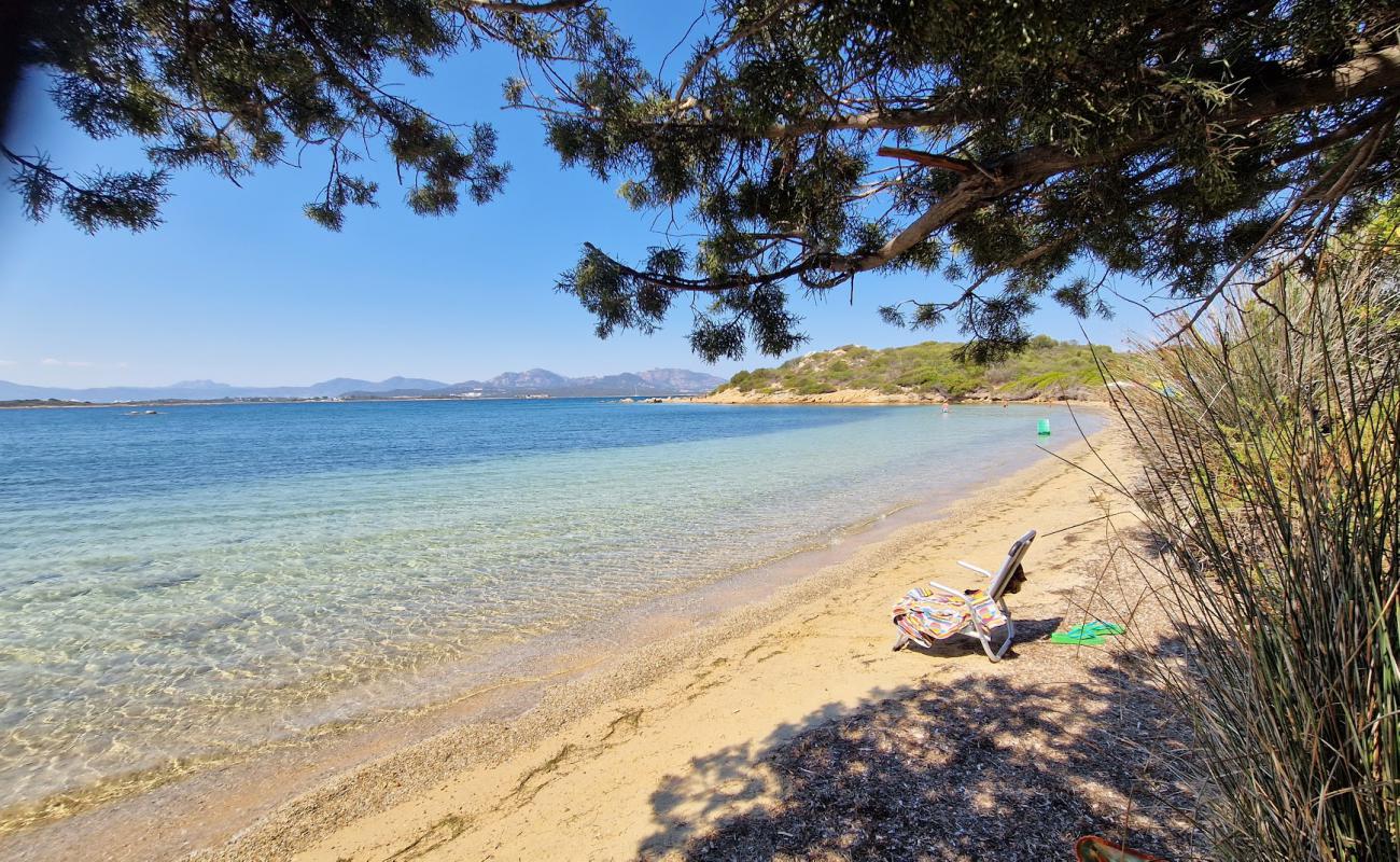 Spiaggia di Bunthe'in fotoğrafı parlak kum yüzey ile