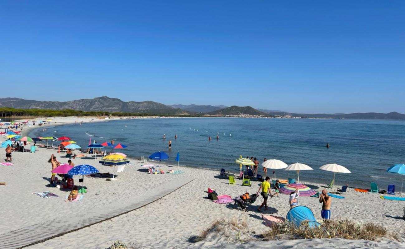 Spiaggia di Santa Lucia'in fotoğrafı beyaz kum yüzey ile