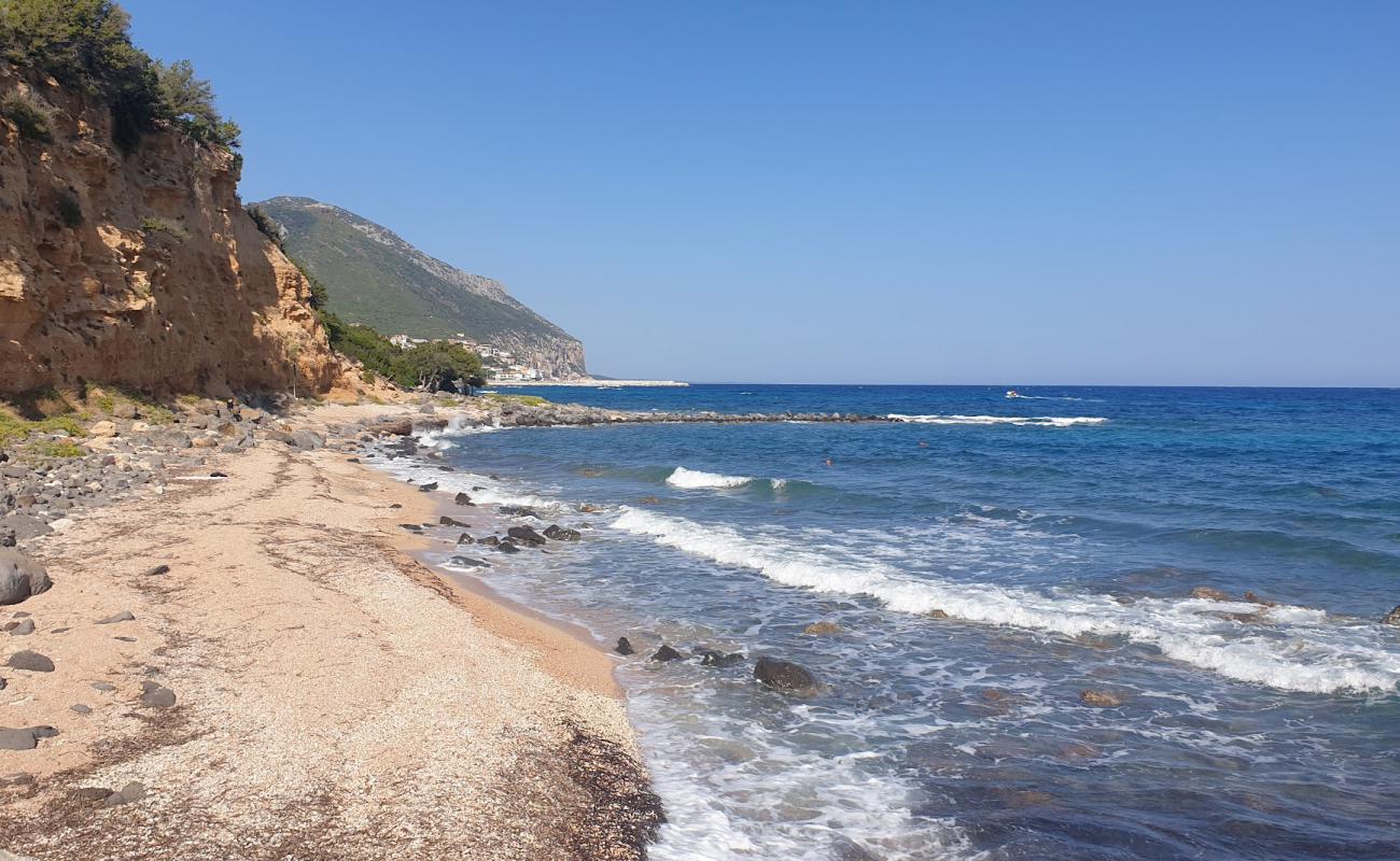 S'Abba Meica Beach'in fotoğrafı küçük bej çakıl yüzey ile