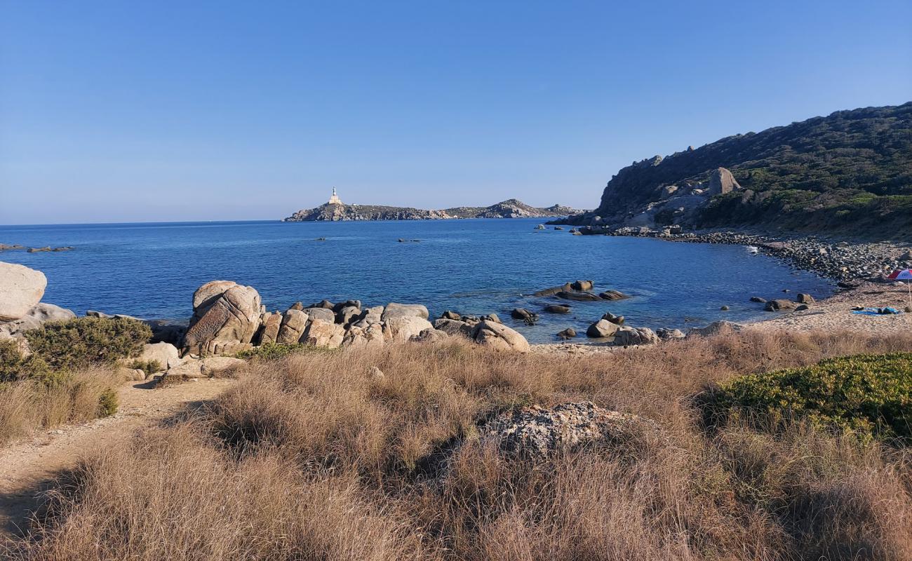 Cala Burroni Beach'in fotoğrafı taşlı kum yüzey ile