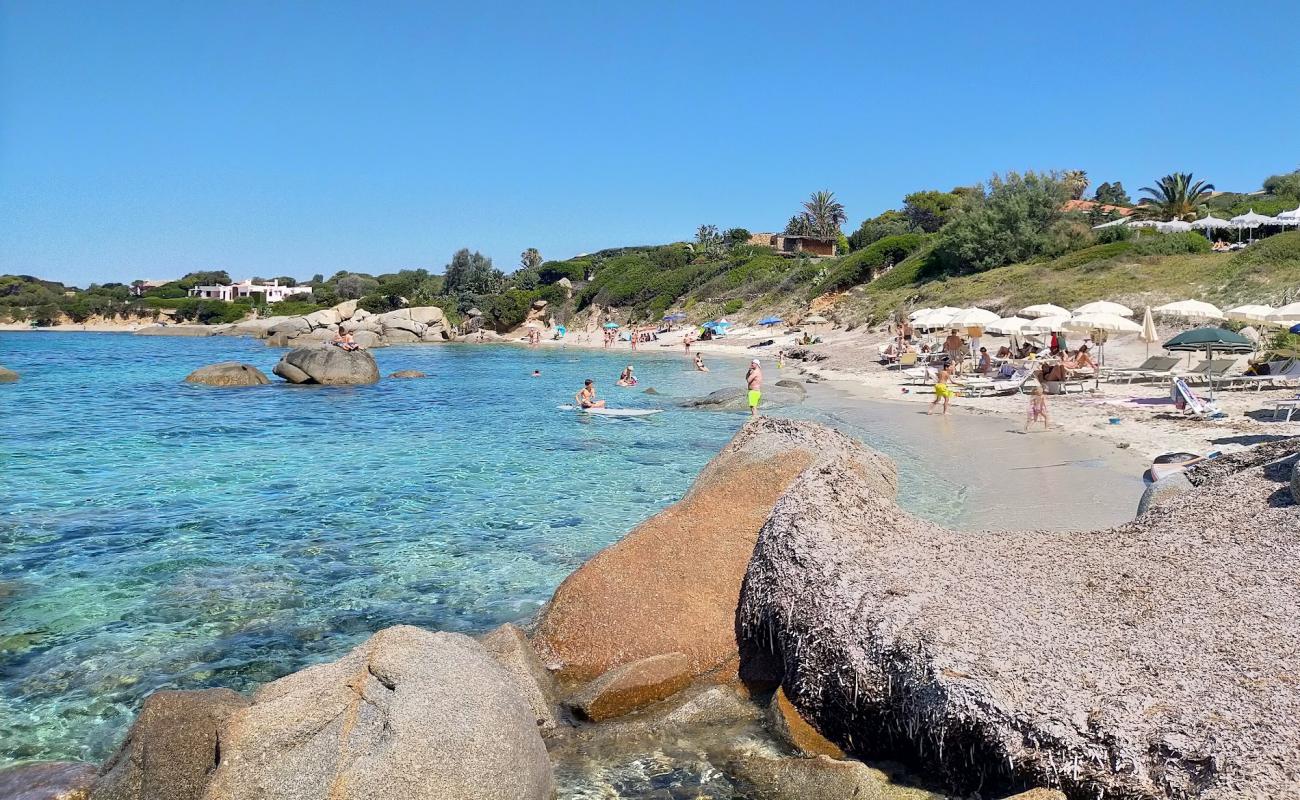 Cala Caterina Beach'in fotoğrafı açık bej kum yüzey ile