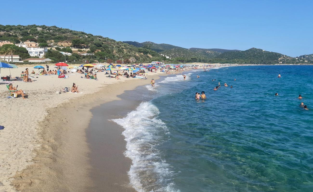 Spiaggia di Kal'e Moru'in fotoğrafı parlak kum yüzey ile