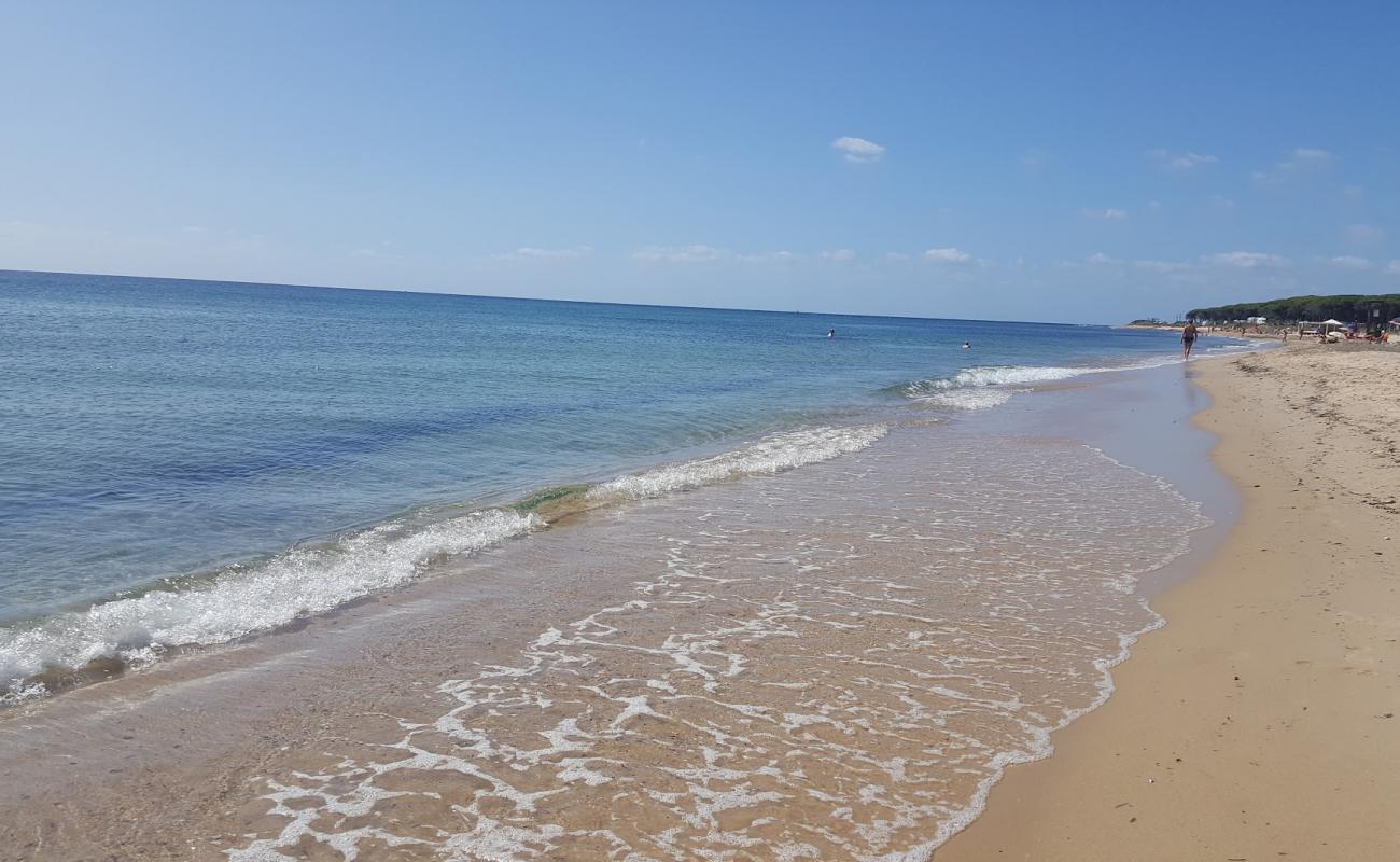 Foxi e Sali Beach'in fotoğrafı açık bej kum yüzey ile