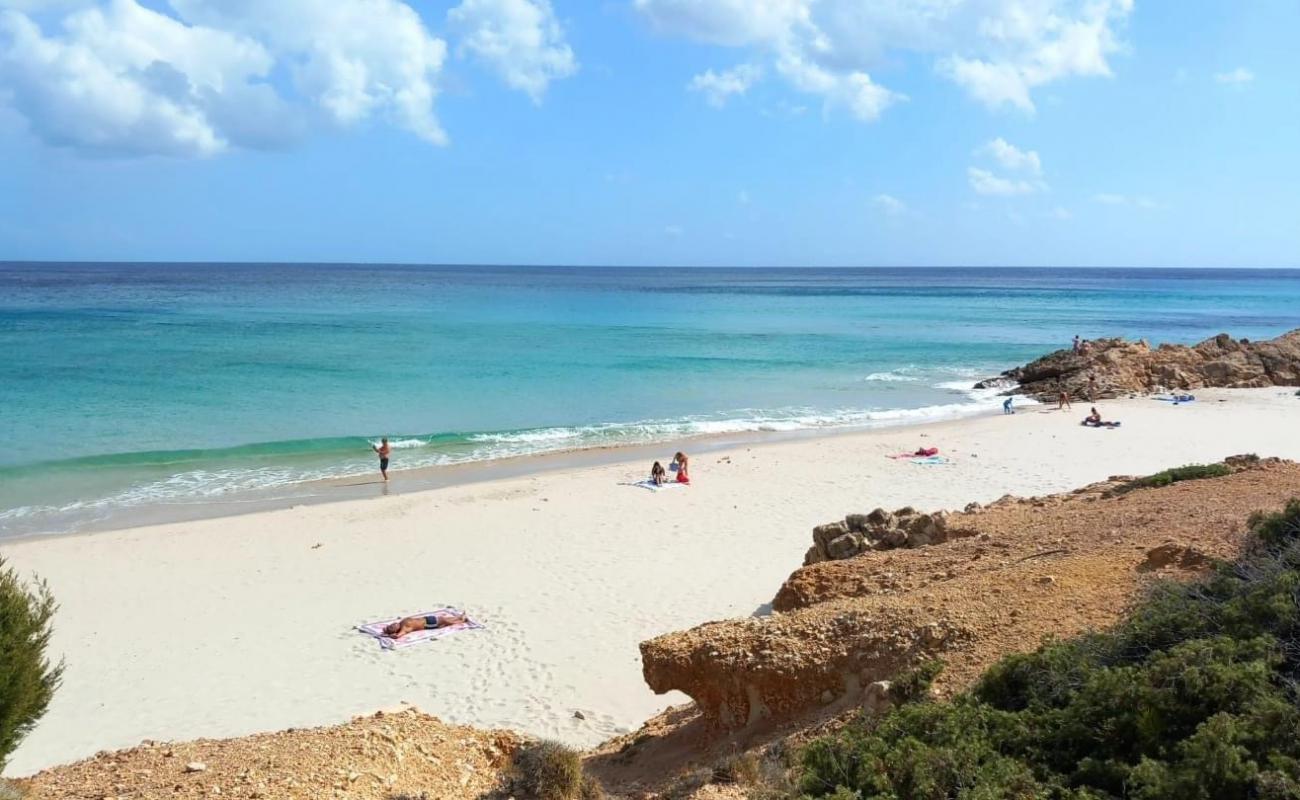 Pinus Village Beach'in fotoğrafı i̇nce beyaz kum yüzey ile