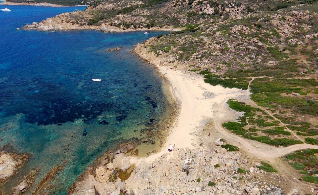 Spiaggia di Ferraglione'in fotoğrafı parlak kum yüzey ile