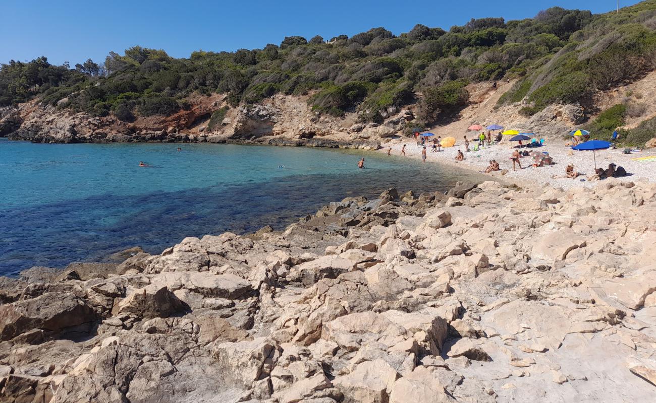 Spiaggia di Portixeddu Accuau'in fotoğrafı hafif çakıl yüzey ile