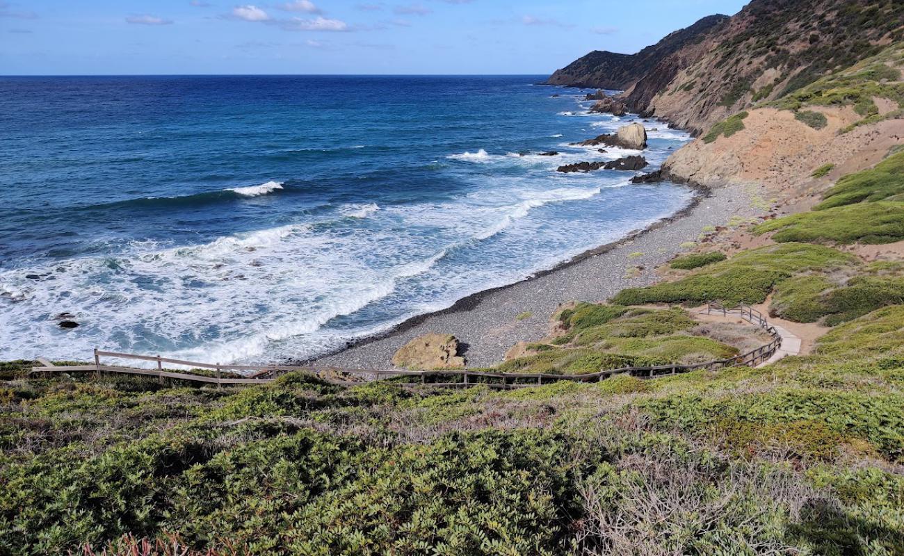 Perdischedda Beach'in fotoğrafı gri çakıl taşı yüzey ile