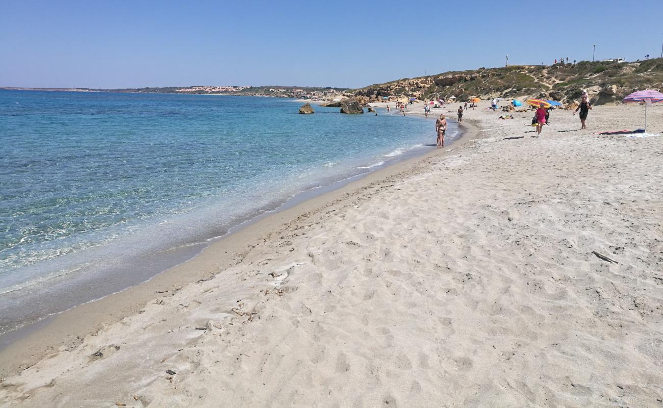 Spiaggia di Capo San Marco'in fotoğrafı gri kum yüzey ile