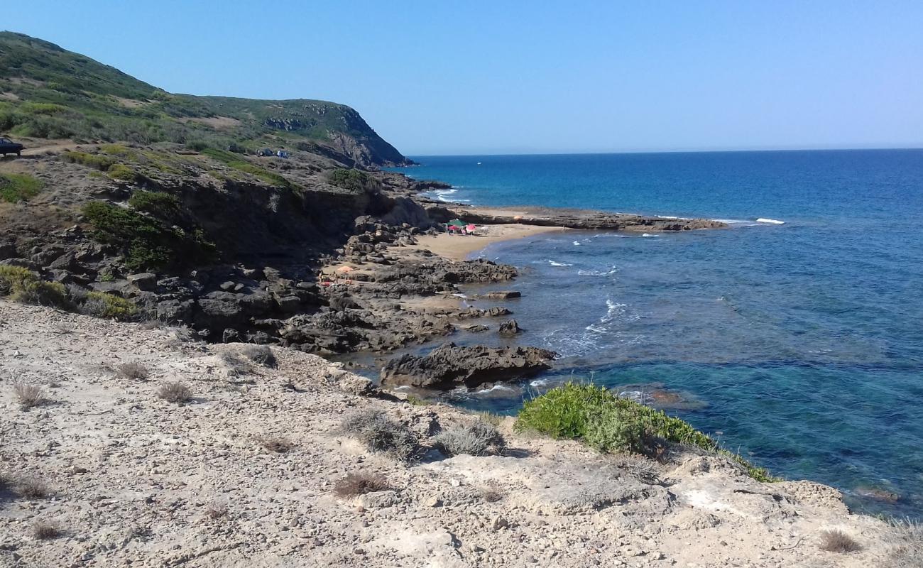 Cala dello Scoglio Rosso'in fotoğrafı taşlar yüzey ile