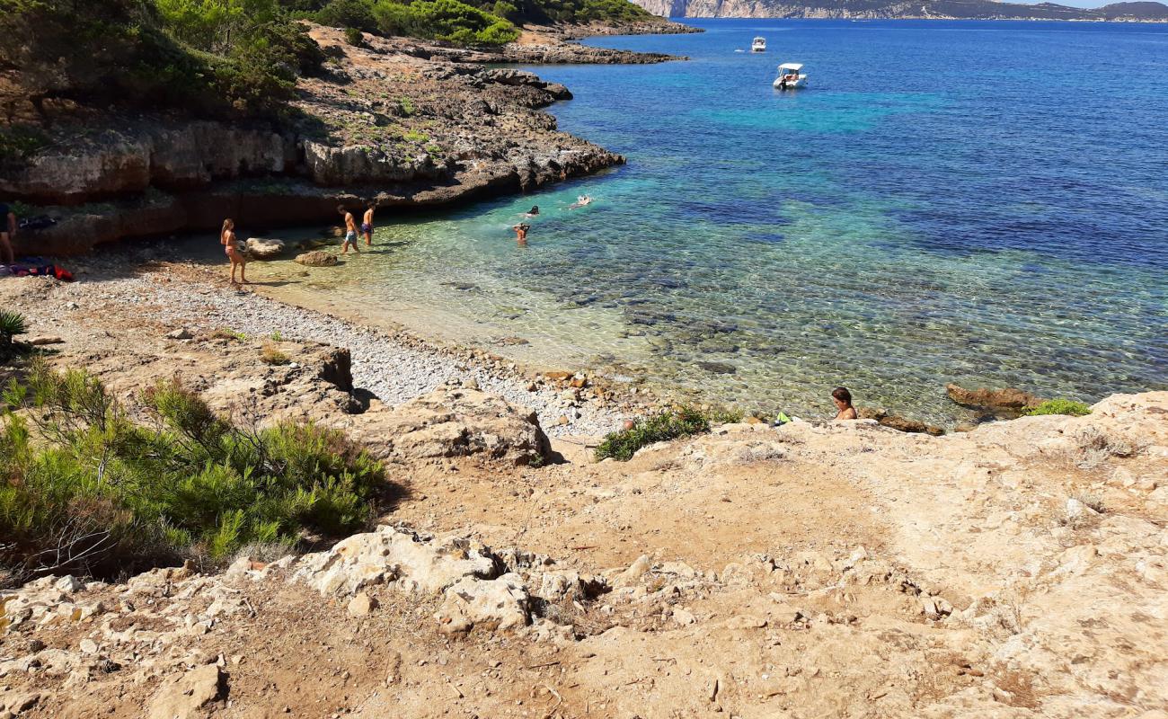 Cala Bramassa'in fotoğrafı hafif çakıl yüzey ile