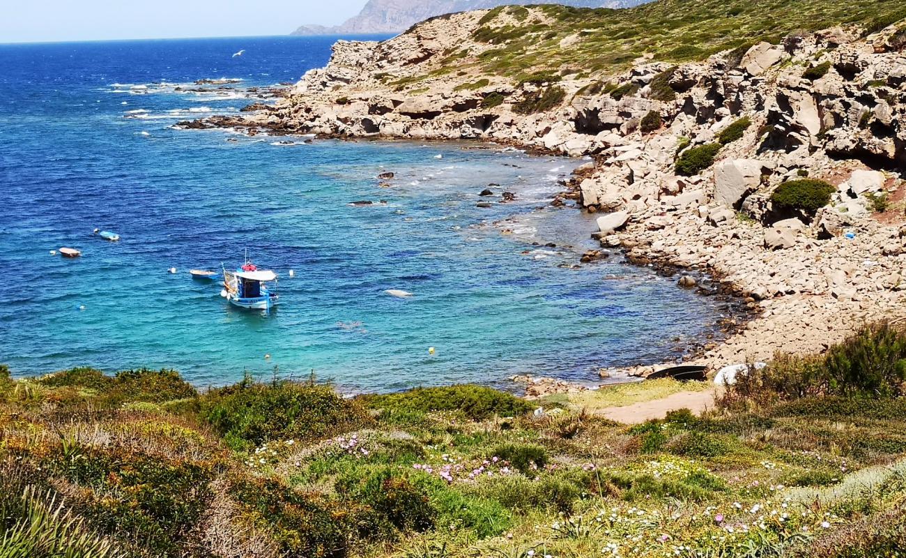 Cala del Vino'in fotoğrafı taşlar yüzey ile