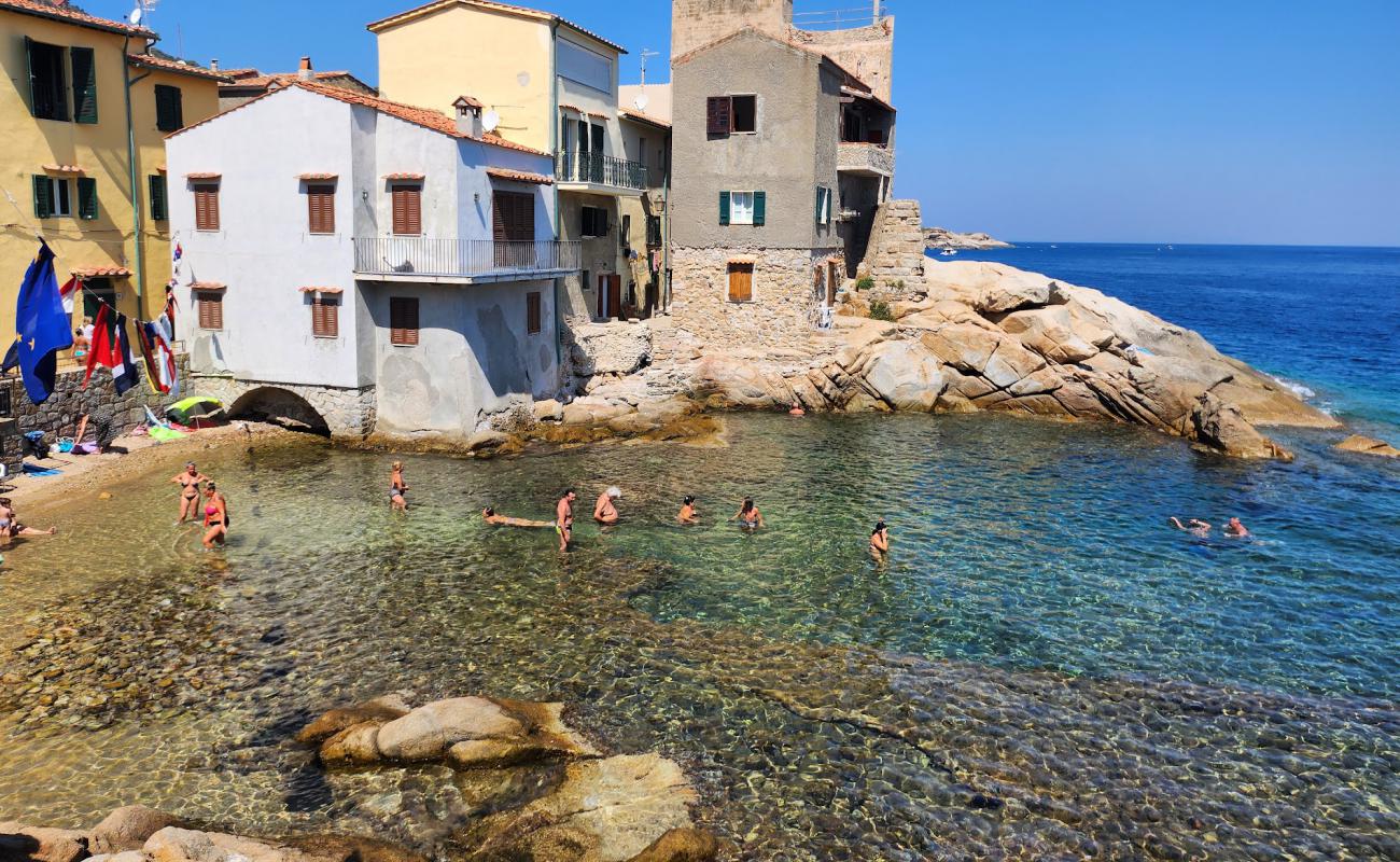 Caletta del Saraceno'in fotoğrafı bej kum ve kayalar yüzey ile