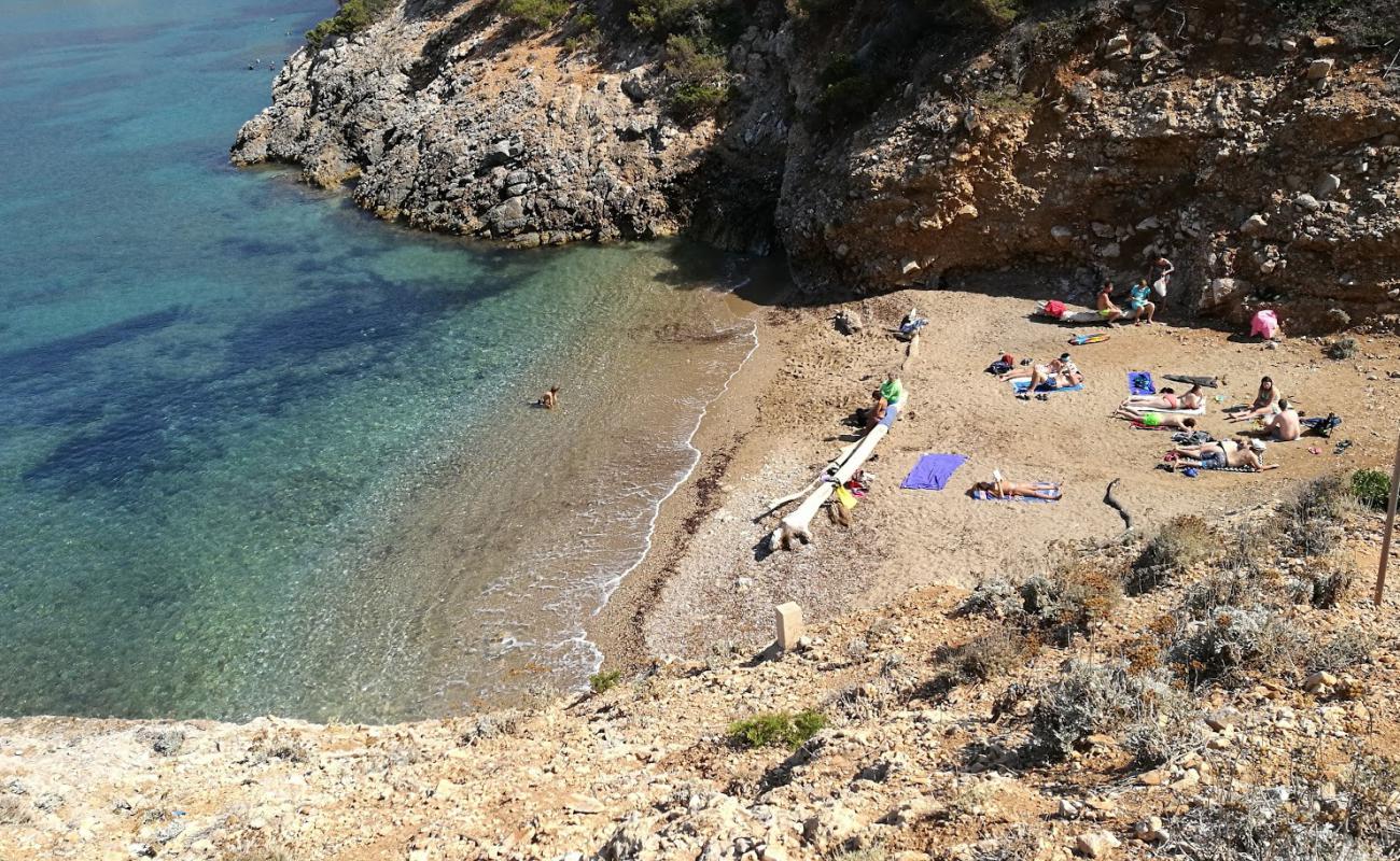 Pertuso Beach'in fotoğrafı bej kum ve çakıl yüzey ile