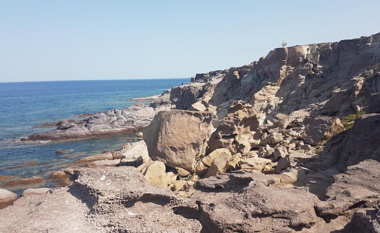 Isola Piana Beach'in fotoğrafı rocky shore yüzey ile