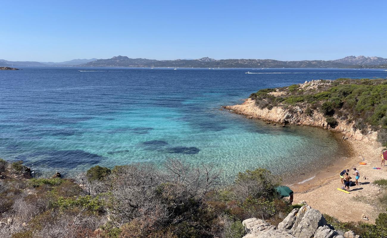 Cala Degli Inglesi'in fotoğrafı hafif ince çakıl taş yüzey ile