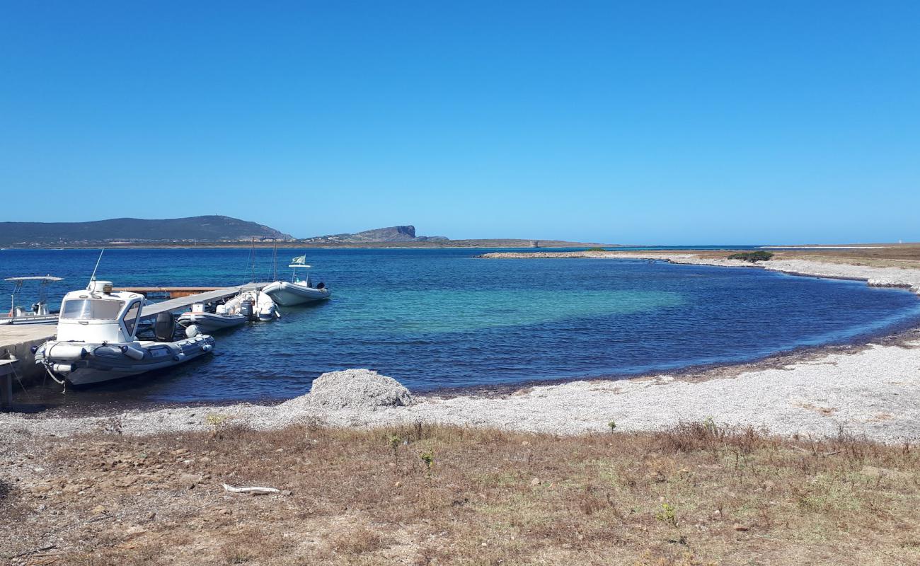 Spiaggia del Molo di Fornelli'in fotoğrafı gri ince çakıl taş yüzey ile