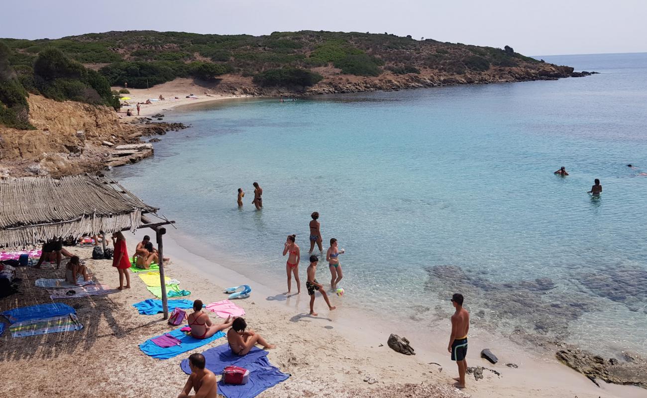 Cala Sabina'in fotoğrafı açık bej kum yüzey ile