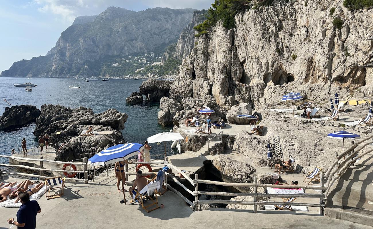 Fontelina Beach'in fotoğrafı rocky shore yüzey ile