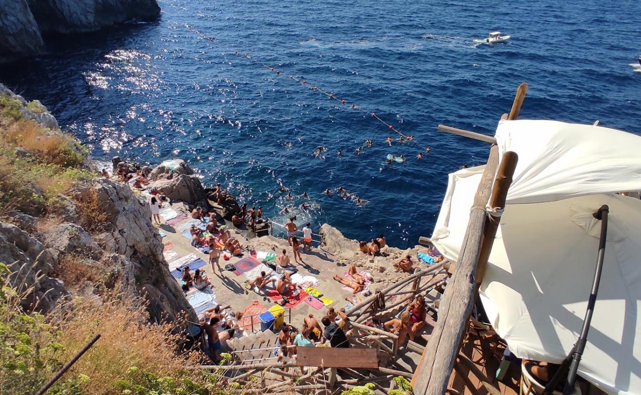 Spiaggia Capri Nord'in fotoğrafı rocky shore yüzey ile