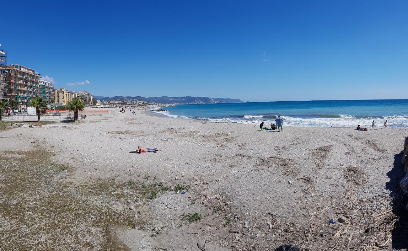 Spiaggia di Borghetto'in fotoğrafı gri ince çakıl taş yüzey ile