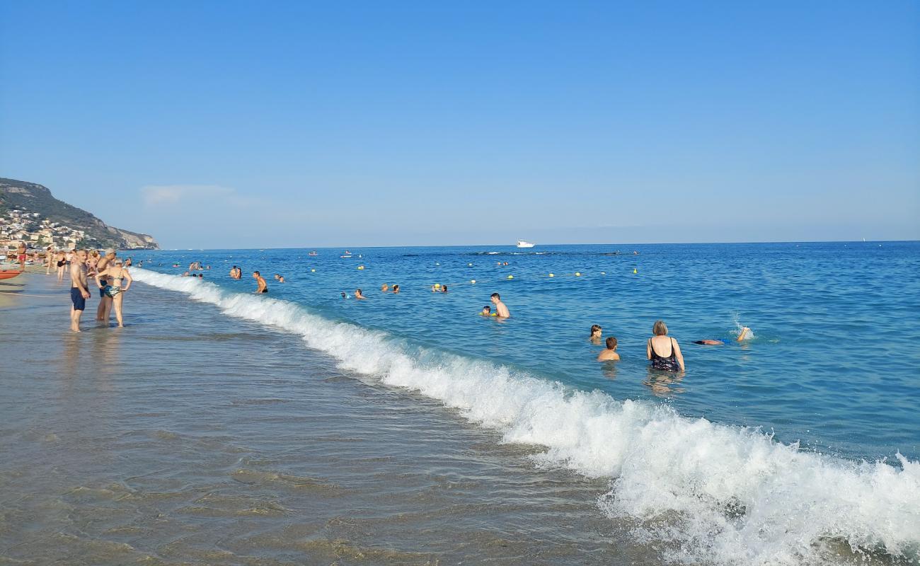 Spiaggia di Borgio'in fotoğrafı gri ince çakıl taş yüzey ile