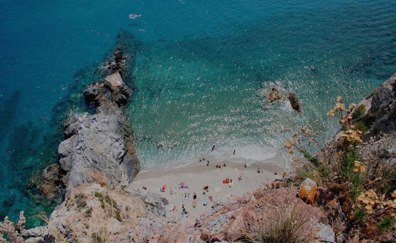 Spiaggia di Punta Crena'in fotoğrafı gri ince çakıl taş yüzey ile