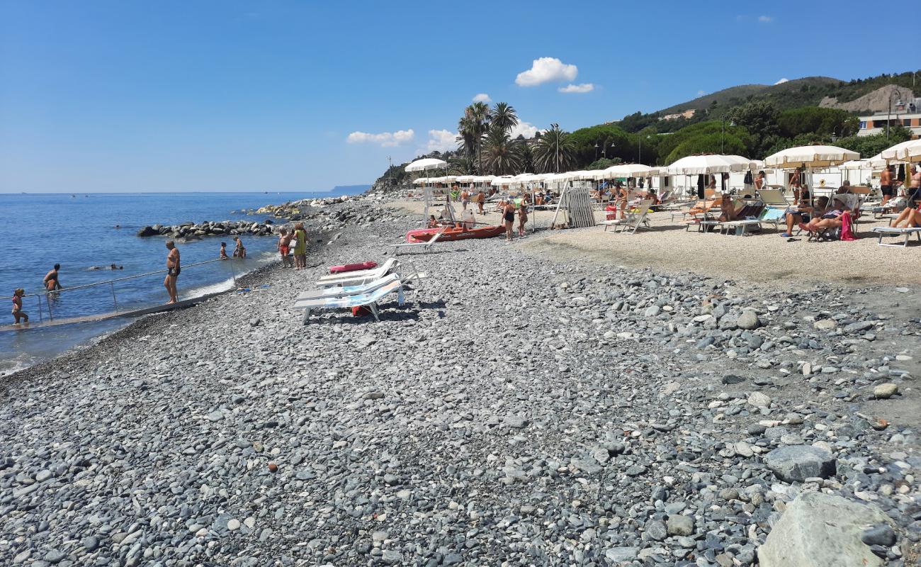 Spiaggia Libera Carretta Cogoleto'in fotoğrafı gri kum ve çakıl yüzey ile