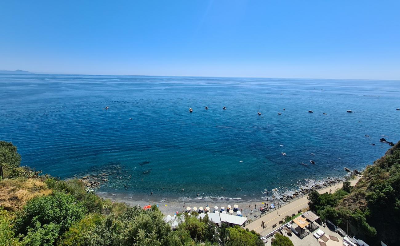 Lido Baia Calipso'in fotoğrafı gri kum ve çakıllar yüzey ile