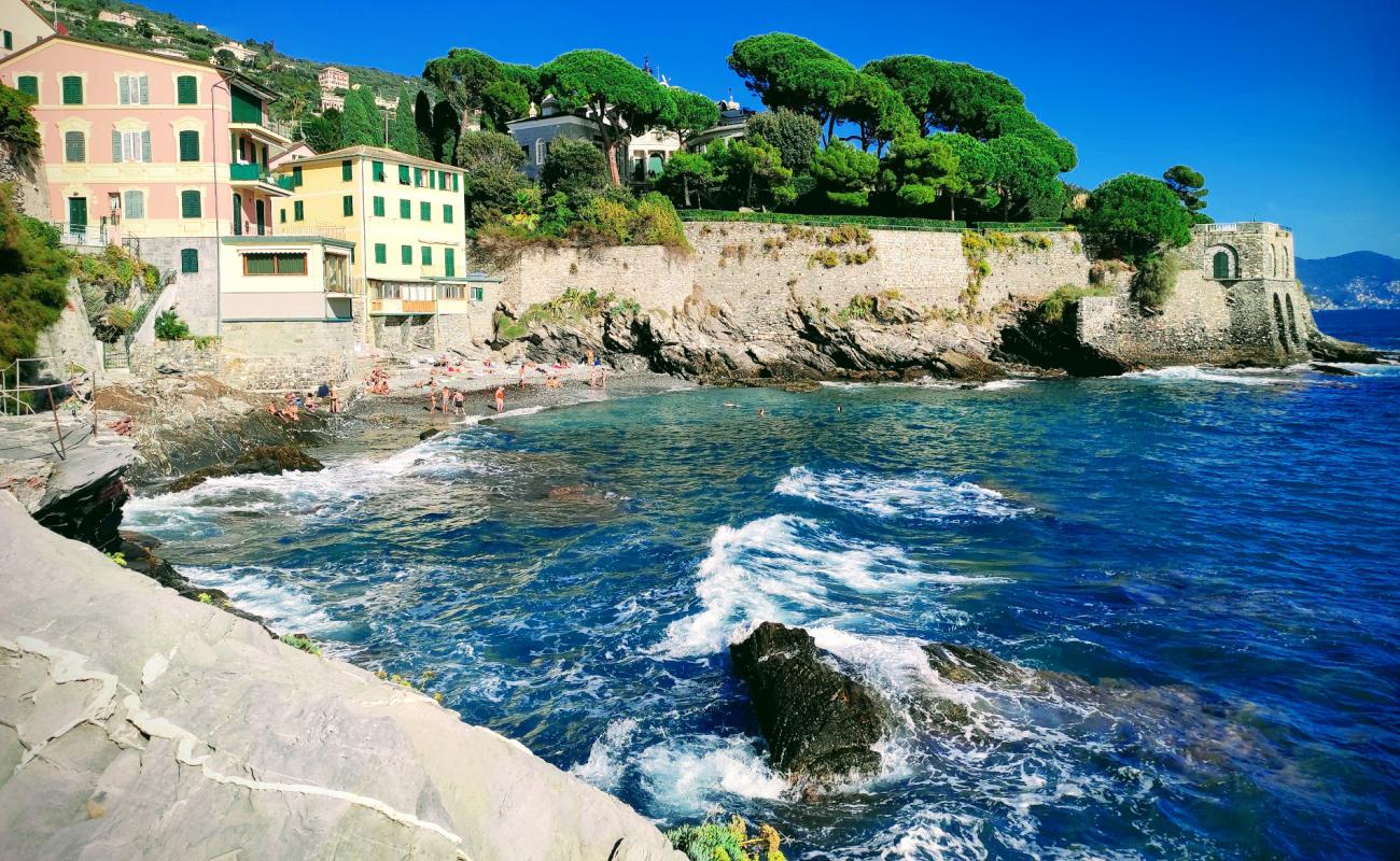 Spiaggia Pubblica Capolungo'in fotoğrafı gri çakıl taşı yüzey ile