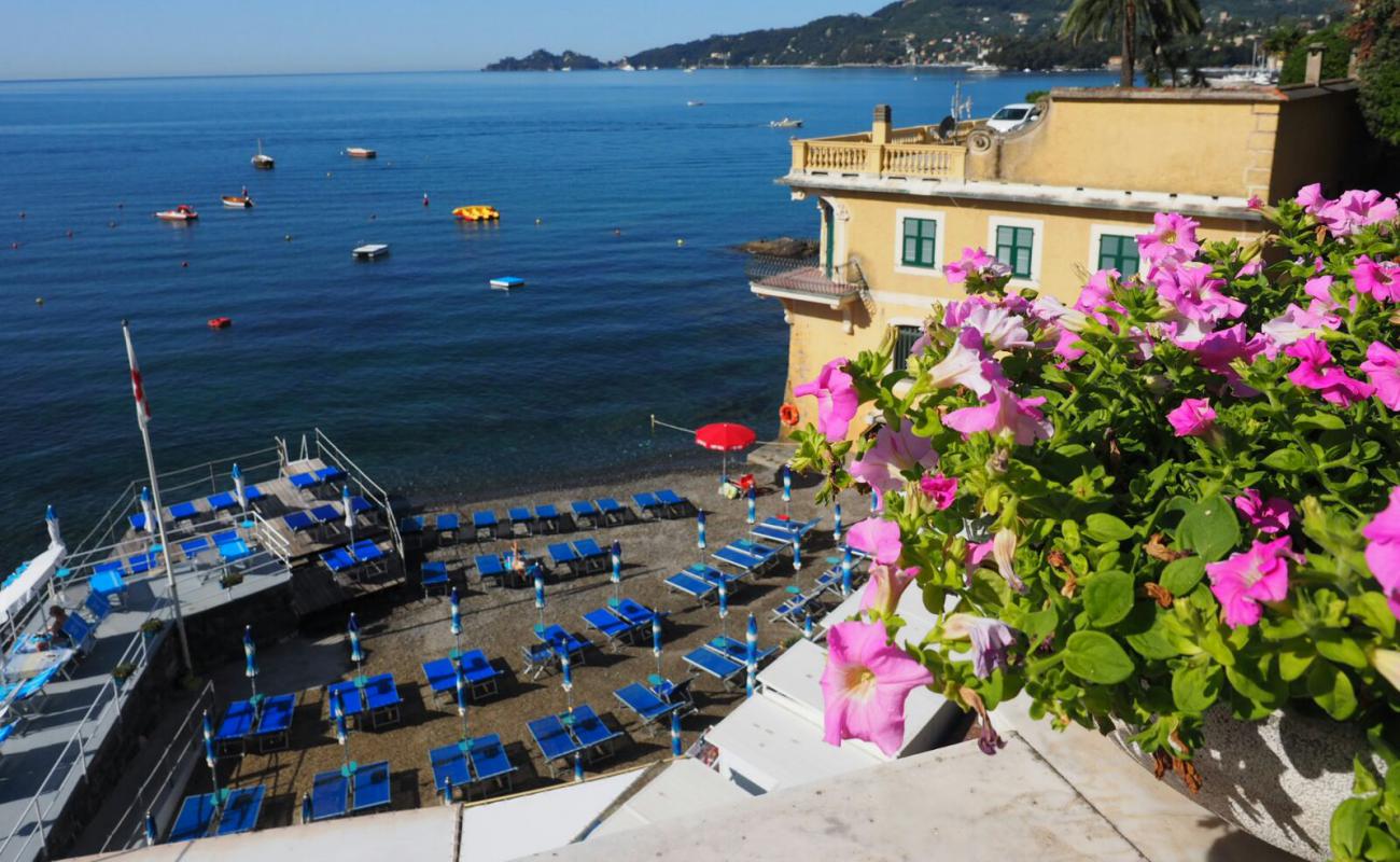 Bagni Baia Dei Sogni - Rapallo'in fotoğrafı gri ince çakıl taş yüzey ile