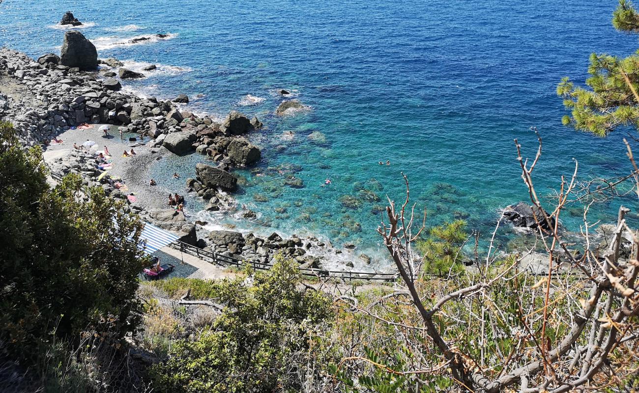 Spiaggia Rosadimare'in fotoğrafı gri ince çakıl taş yüzey ile